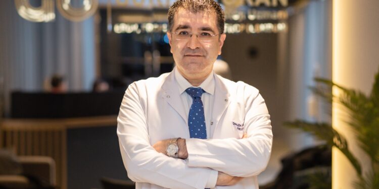 Dermatoloji Uzmanı Doç. Dr. Gökhan Okan